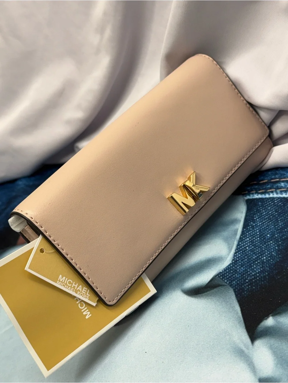 (new+tag) Michael Kors Large Leather Pink Wallet Clutch Gold MK Turnlock Logo